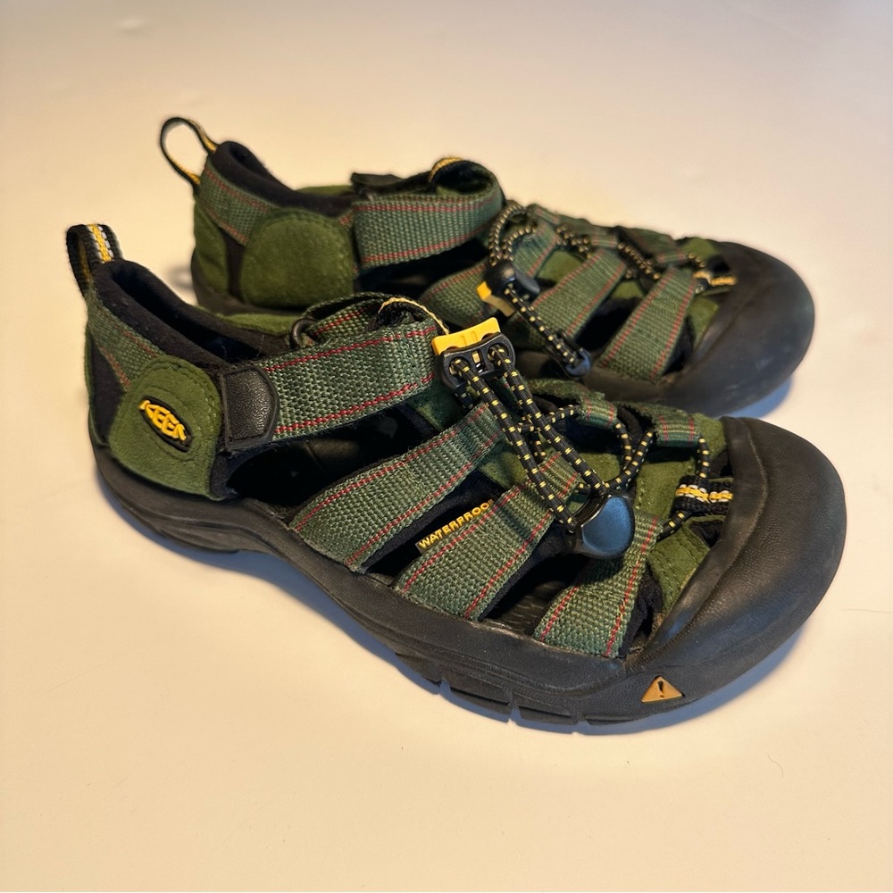 Keen Kids green Newport H2 Sandals size 2